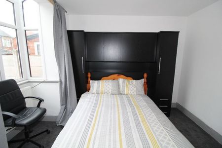 Marsh Lane, PRESTON PR1 8RT - Photo 2