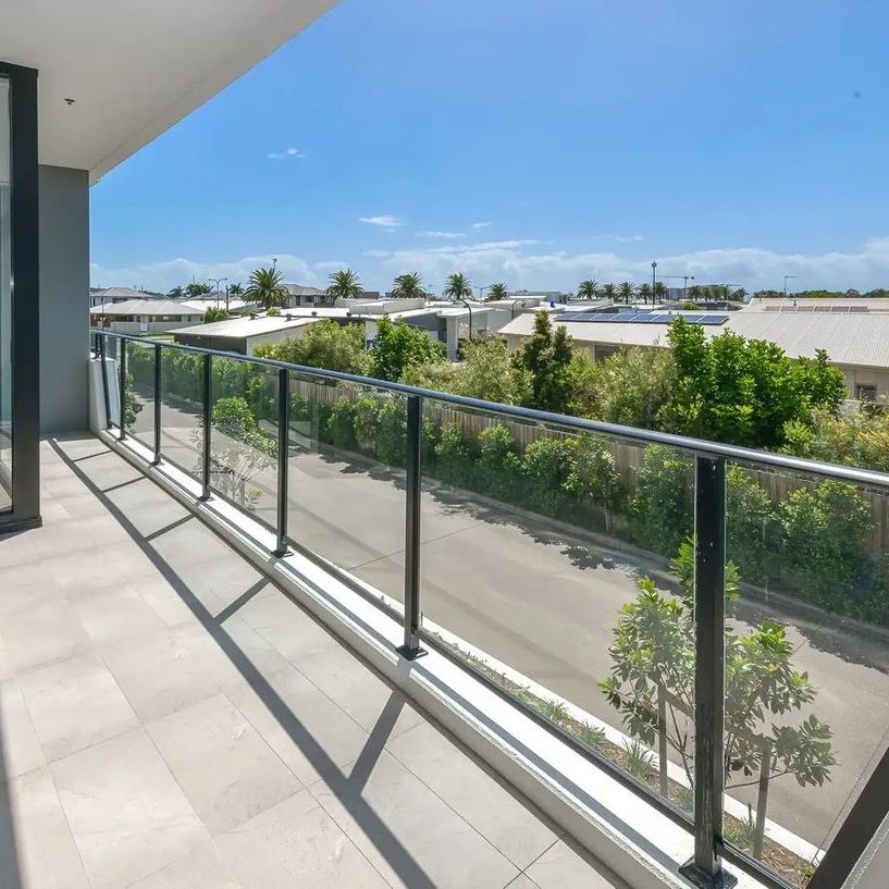 2206/1 Grant Avenue, Hope Island, QLD 4212 - Photo 1