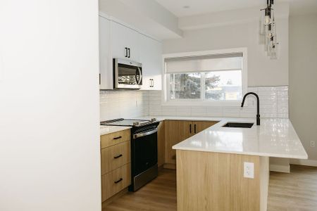 3003 33A Avenue Southeast, Calgary - Photo 3