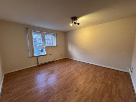 2 bedroom ground floor flat to rent - Photo 2