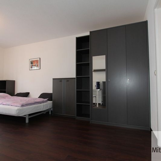 Neu renoviertes, möbliertes Apartment in ruhiger Seitenstraße - Photo 1