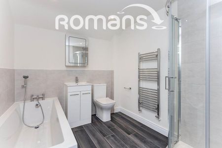 4 bedroom semi-detached house to rent - Photo 2