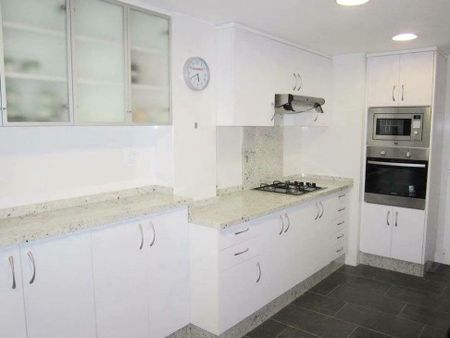 Carrer Pianista Empar Iturbi, Valencia, Valencian Community 46007 - Photo 5