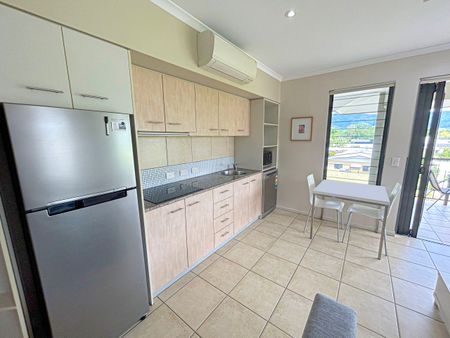 FULLY FURNISHED 1 BEDROOM APARTMENT - A STONES THROW FROM THE BEACH - Photo 5
