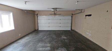 4bed + den 2bath Main Floor; Downtown – Now - Photo 4