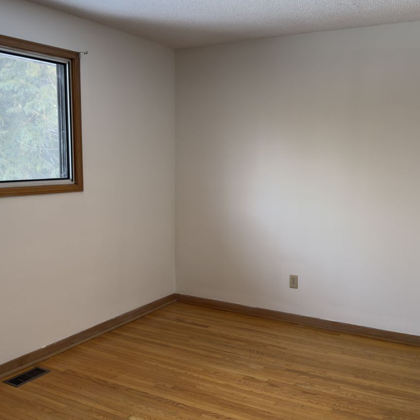 For Lease - 62 Elgin Mills Road, Richmond Hill, Ontario - Photo 1