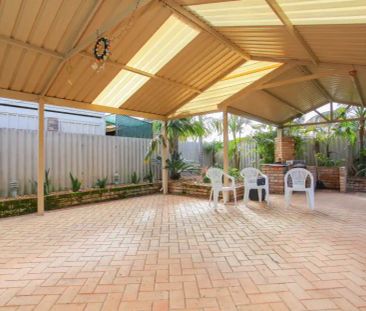 “Family Oasis with Pool in Quiet Leeming Cul-de-Sac” - Photo 2