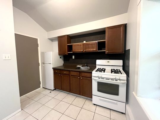 For Lease - 1 Waverley Place Unit# 3, London East, Ontario - Photo 1