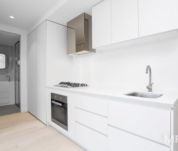 1405/135 A'Beckett Street, Melbourne - Photo 2