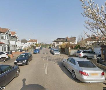 Studio Flat, Eton Road, IG1 - Photo 1