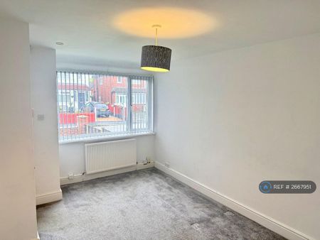 2 bedroom semi-detached house to rent - Photo 4