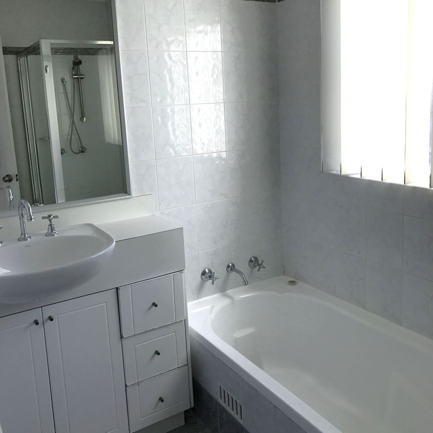 LARGE VILLA - HANDY LOCATION - Photo 1