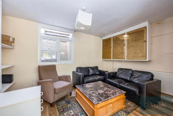 1 bedroom in a house share to rent - Photo 1