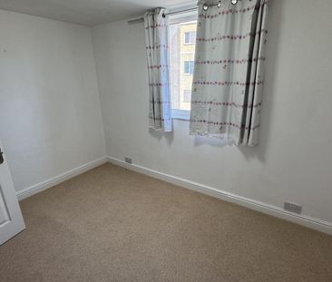 3 bedroom flat to rent - Photo 4