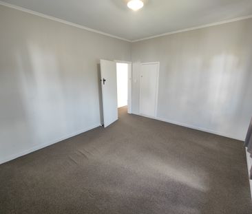 Three Bedroom Family Home - Photo 2