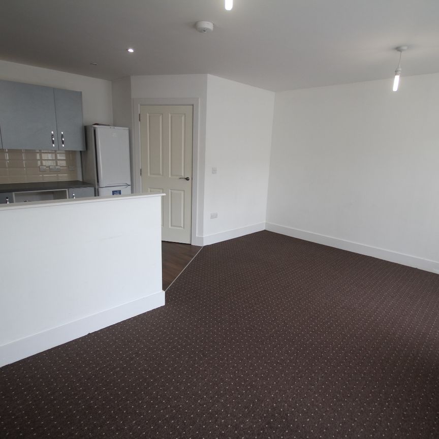 ****Available NOW*** PROPERTY OPTIONS are pleased to offer a first floor one bedroom flat ideally located to the city centre Large open plan lounge/kitchen Lounge having electric heaters. Kitchen with breakfast bar, electric oven, hob and extractor fan, and fridge included in the flat. - Photo 1