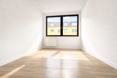 FRISCH RENOVIERTE 4-ZIMMERWOHNUNG MIT BALKON IN KREFELD ZU MIETEN! - Photo 5