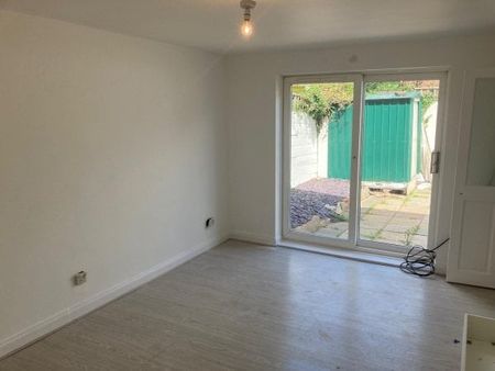 LAINDON, BASILDON - Photo 2