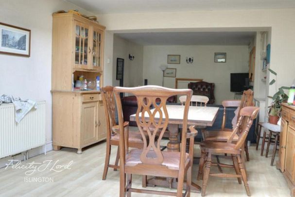 1 bedroom in a house share to rent - Photo 1