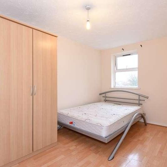 Slough, Berkshire, SL1 - Photo 1