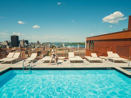 245 Robert-Bourassa Blvd, Montréal, QC - Photo 2