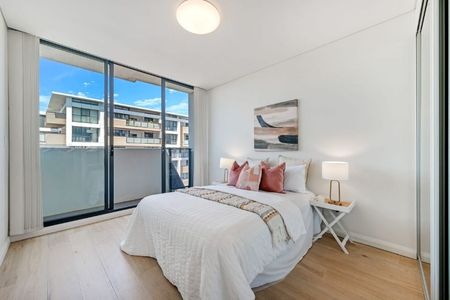 Stunning 3-Bedroom Apartment with City Views in Wolli Creek - Photo 4