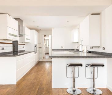3 bedroom semi-detached house to rent - Photo 6