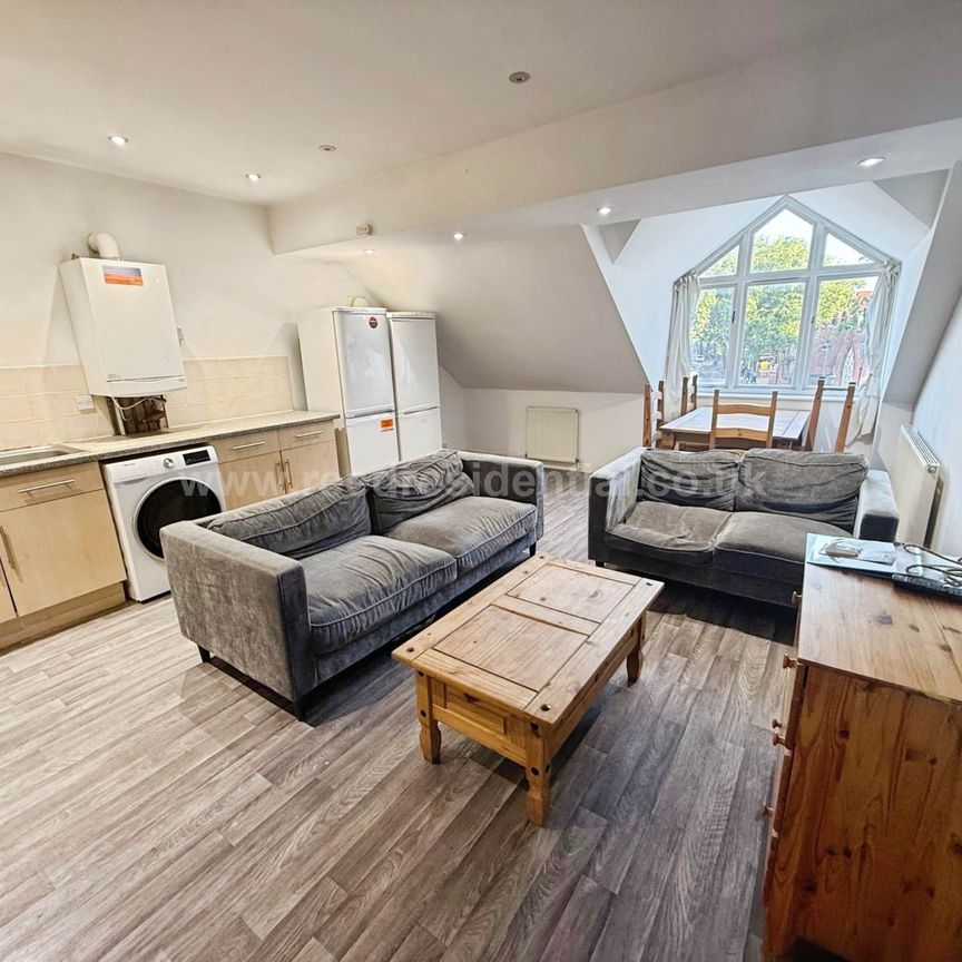 Castle Boulevard, Lenton, England - Photo 1