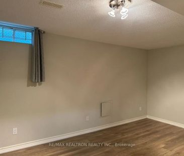 Property For Lease | N9285450 - Photo 4