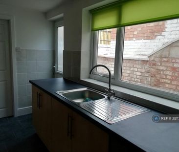 2 bedroom terraced house to rent - Photo 2