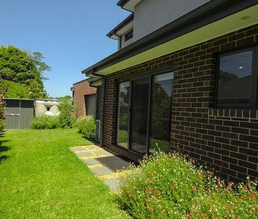 GORGEOUS 4 BEDROOM, 3 BATHROOM FAMILY HOME WITHIN MOUNT WAVERLEY SC... - Photo 1