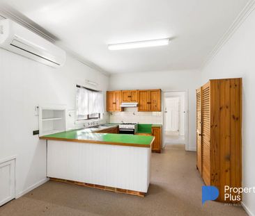 "Location & Convenience" - Photo 5