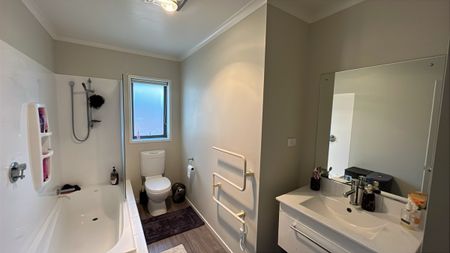 12 Kittyhawk Avenue, Wigram - Photo 5