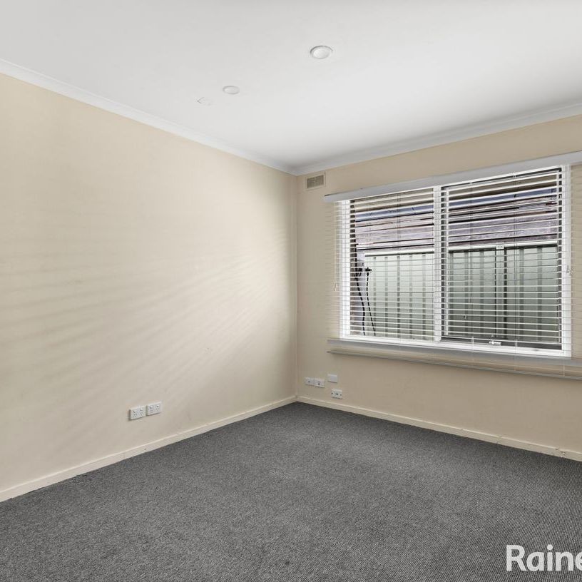 31 Bridgeford Crescent, Melton South, VIC 3338 - Photo 1