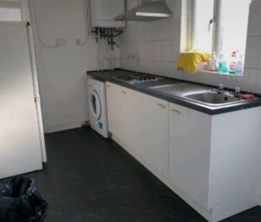 2 Bed Flat, Stoney Stanton Road, CV1 - Photo 3