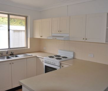 Neat & Modern Living in Upper Piper Street! - Photo 4