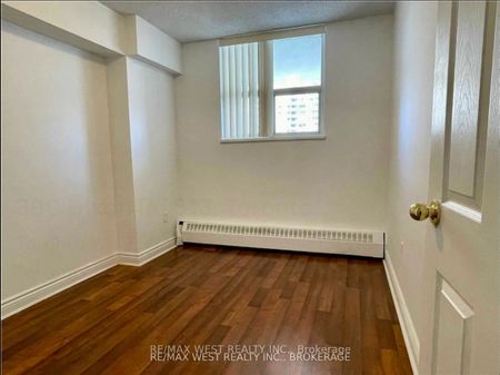 For Lease - 390 Dixon Road Unit# 513, Toronto, Ontario - Photo 4