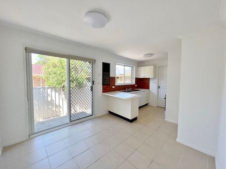 Two Bedroom Villa - Central Location! - Photo 4