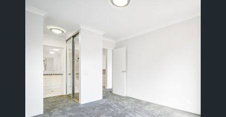 Stunning Two Bedroom Apartment! - Photo 2
