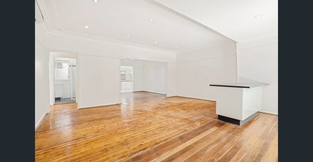 Water Included! Spacious 4-Bedroom Home – Perfect for Large Families! - Photo 1