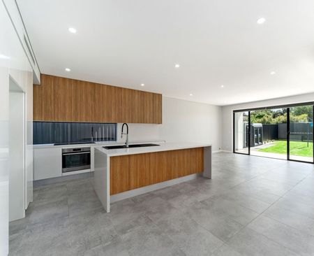 CONTEMPORARY DUPLEX IN PRIME LOCATION - Photo 2