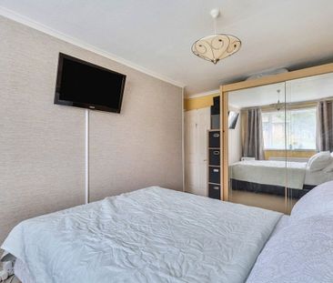 Rosebank, Epsom, Surrey, KT18 7RZ - Photo 5