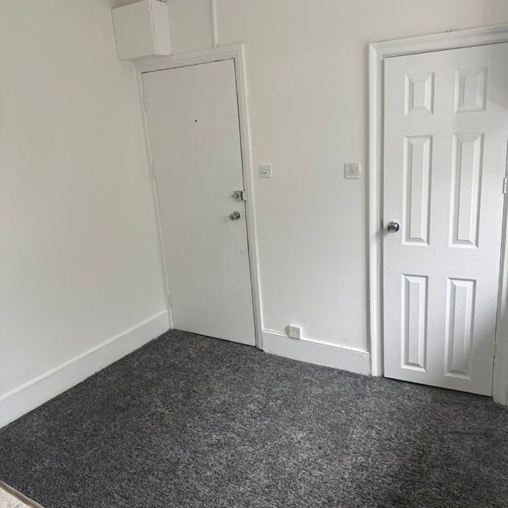 Studio Flat, Richmond Road, E8 - Photo 1