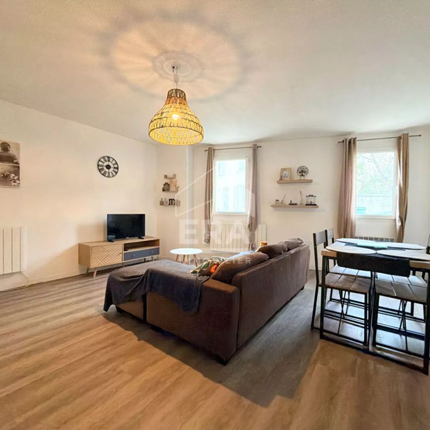 A LOUER A VILLELAURE 84530 APPARTEMENT TRIPLEX MEUBLE TYPE 4 PIECES DE 83.15M² AVEC MEZZANINE ET UNE PLACE DE STATIONNEMENT - Photo 1