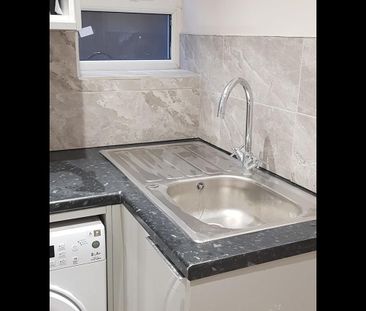 1 Bed Flat, Beddington, CR0 - Photo 6