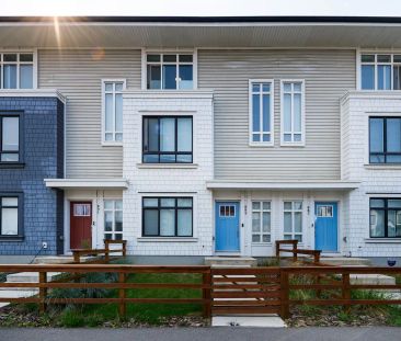 ? 3-BEDROOM + DEN TOWNHOUSE FOR RENT IN BELMONT SW — 3 Bedrooms+ Den Townhouse - Photo 1