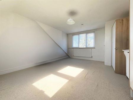 4 bedroom semi-detached house to rent - Photo 5