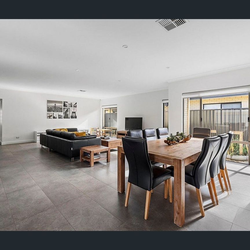 THE FAMILY-SIZED TREEBY HOME YOU'VE BEEN WAITING FOR! - Photo 1