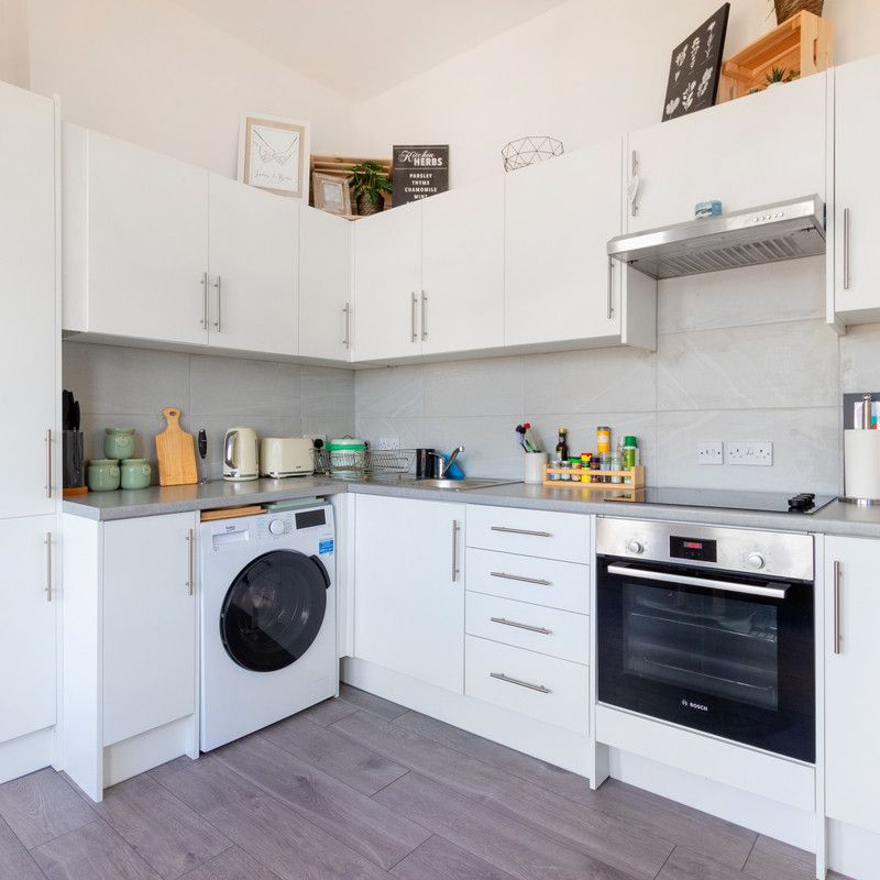 Grand Drive, London, SW20 - Photo 1