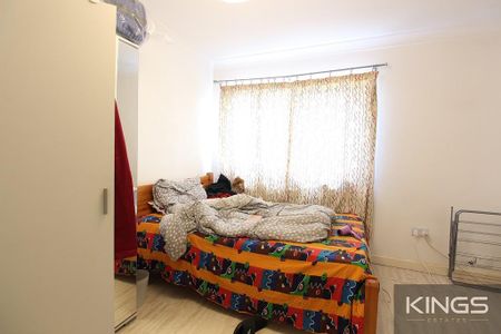 5 bedroom semi-detached house to rent - Photo 4